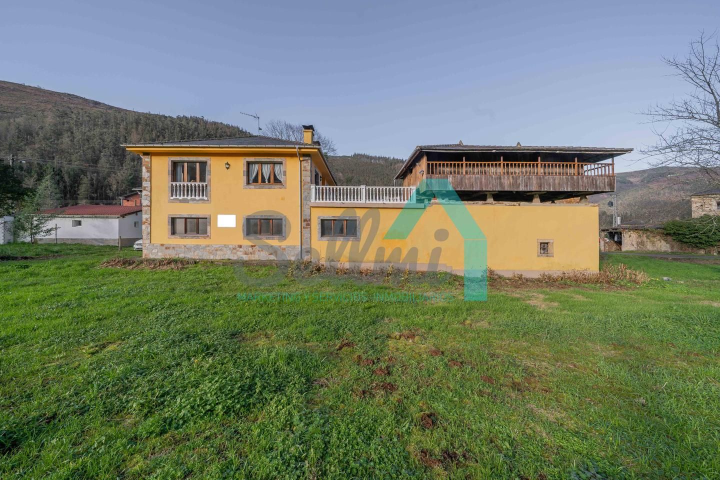 Vista exterior de Casa o xalet en venda en Tineo amb Calefacció, Jardí privat i Terrassa