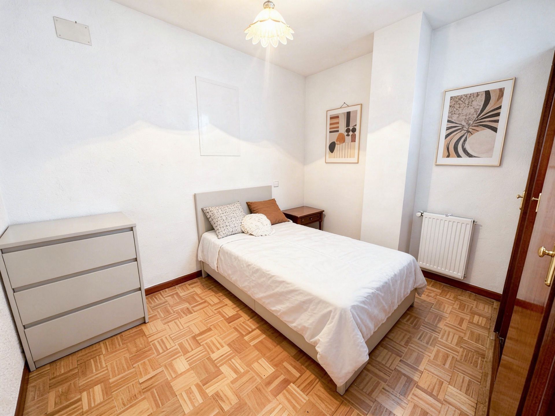 Bedroom of Flat for rent in  Madrid Capital  with Air Conditioner, Heating and Storage room
