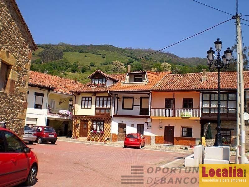 Vista exterior de Casa adosada en venda en Arenas de Iguña amb Traster i Balcó