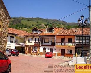 Vista exterior de Casa adosada en venda en Arenas de Iguña amb Traster i Balcó