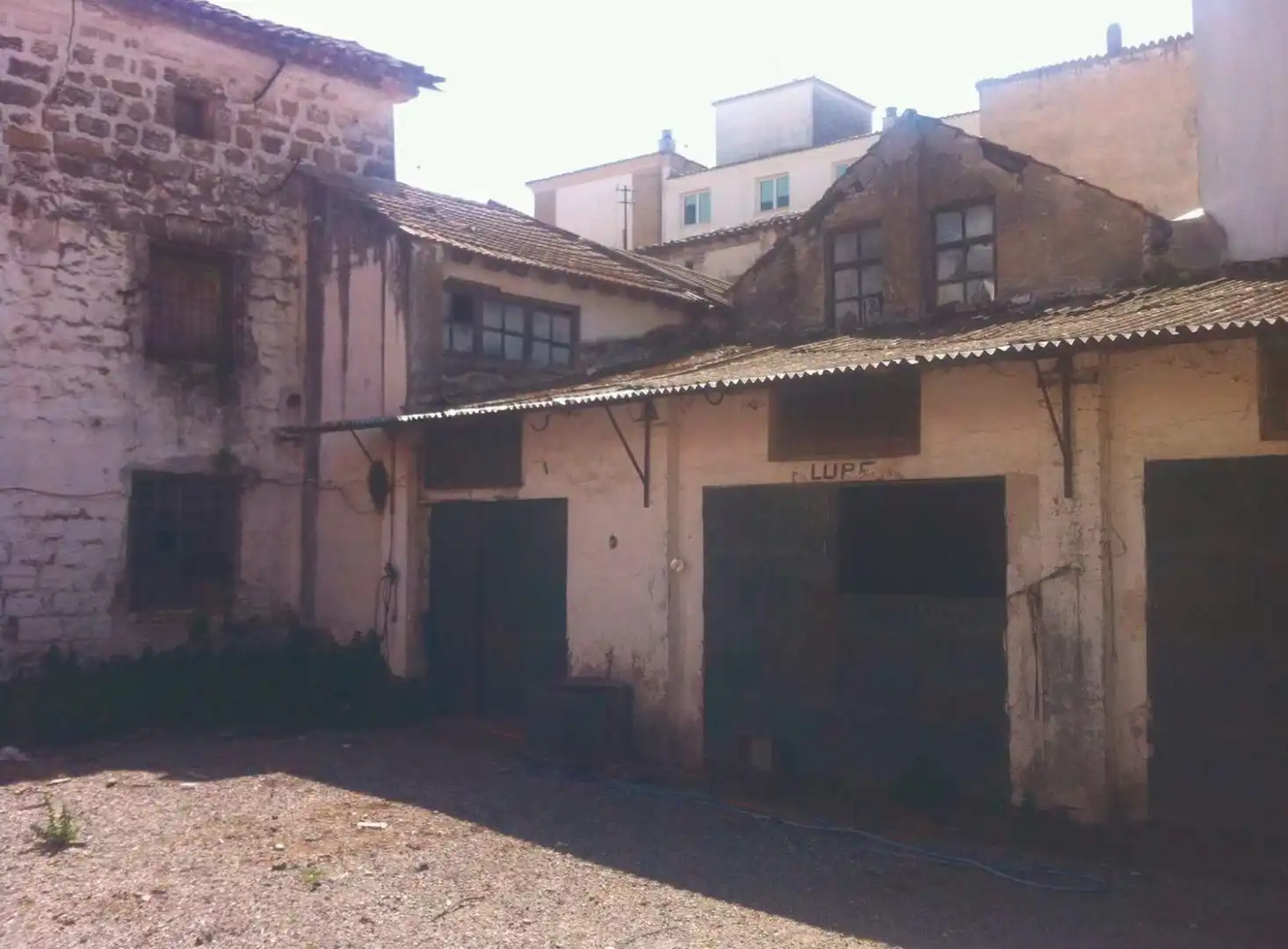 Außenansicht von Gebäude zum Verkauf in Baeza