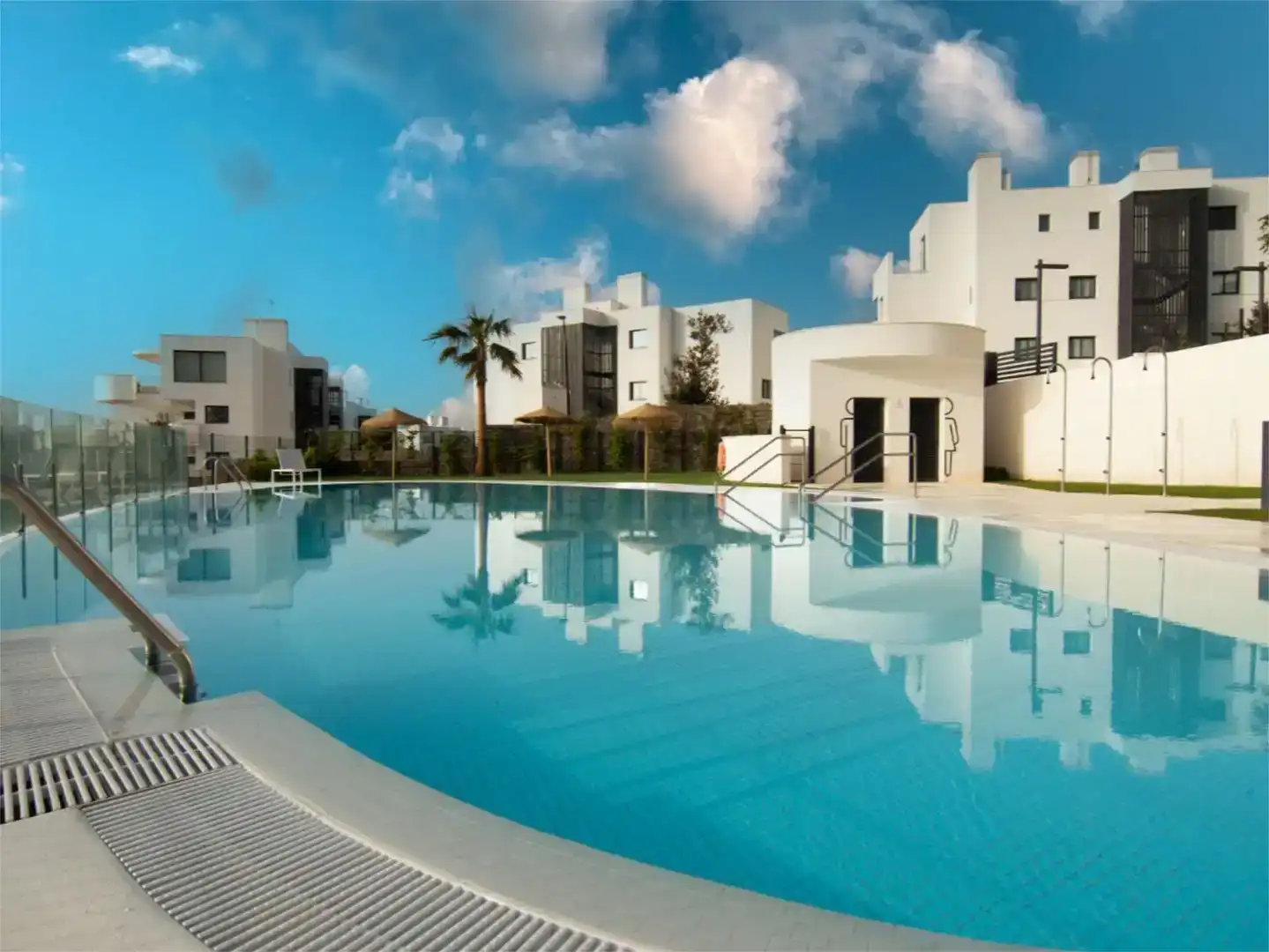 Piscina de Apartament en venda en Fuengirola amb Aire condicionat, Piscina i Balcó
