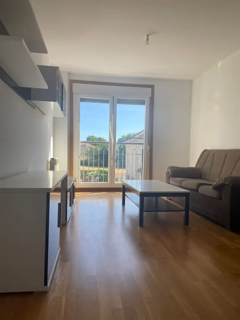 Sala d'estar de Apartament en venda en Lalín amb Calefacció i Moblat