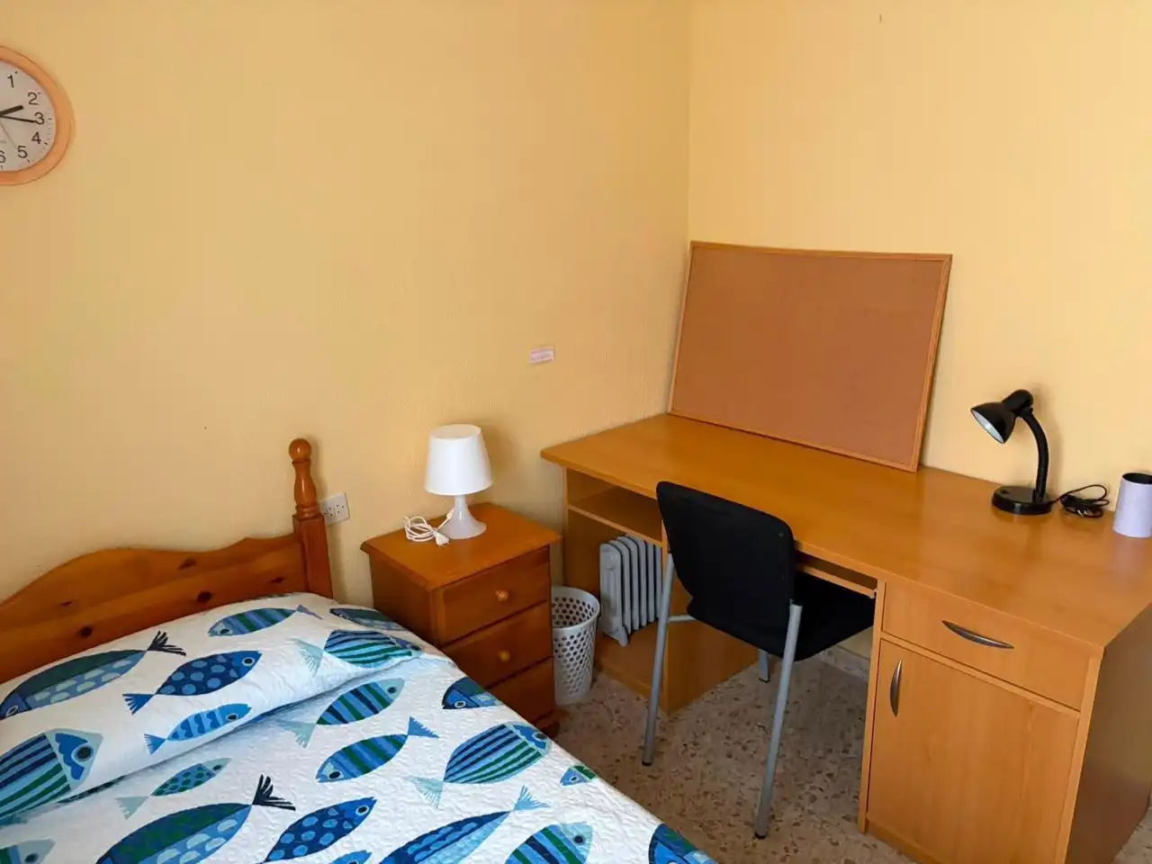 Schlafzimmer von Wohnung zur Miete in Granada mit Möbliert