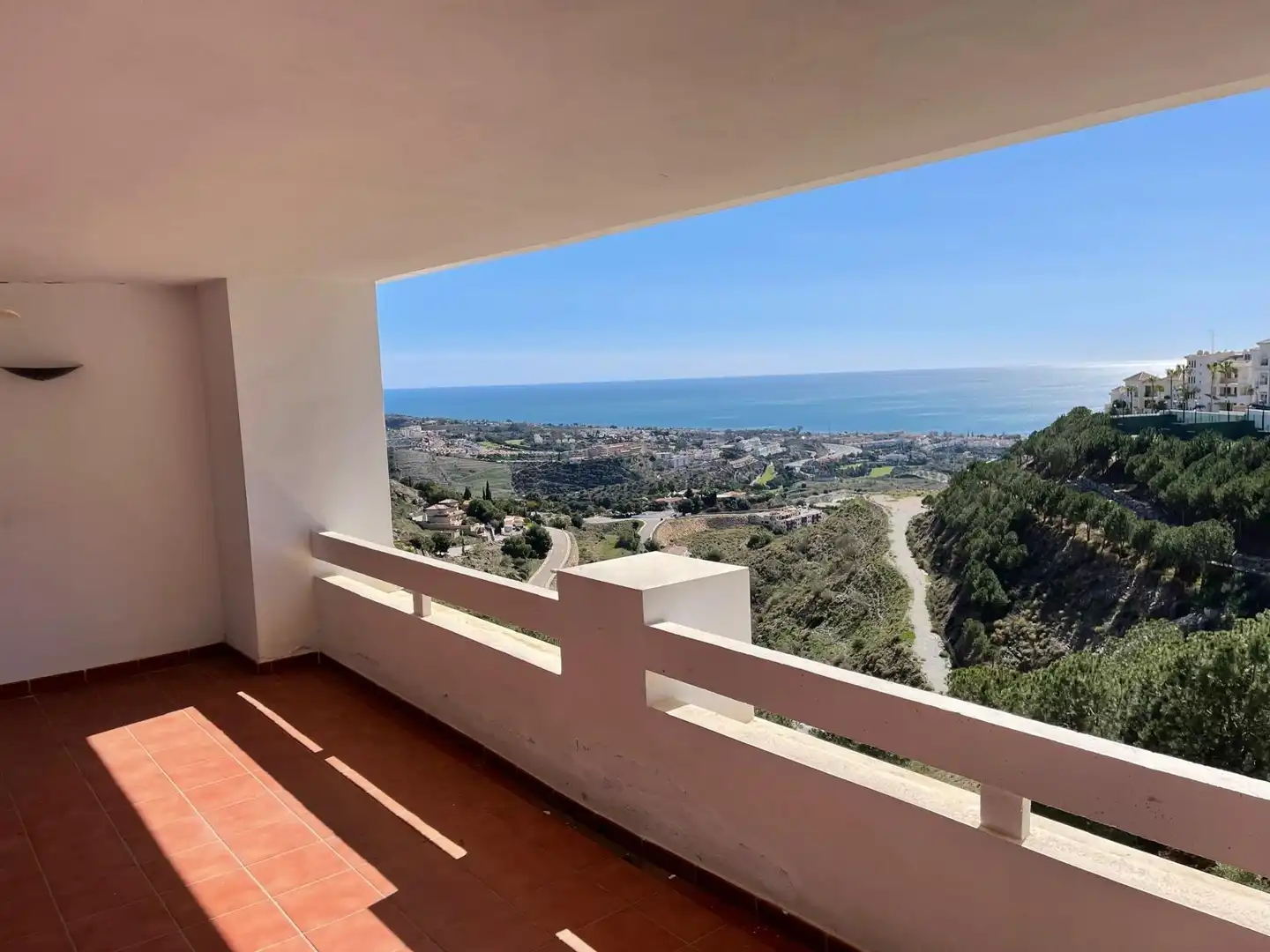 Vista exterior de Apartamento en venta en Moclinejo con Aire acondicionado, Terraza y Trastero