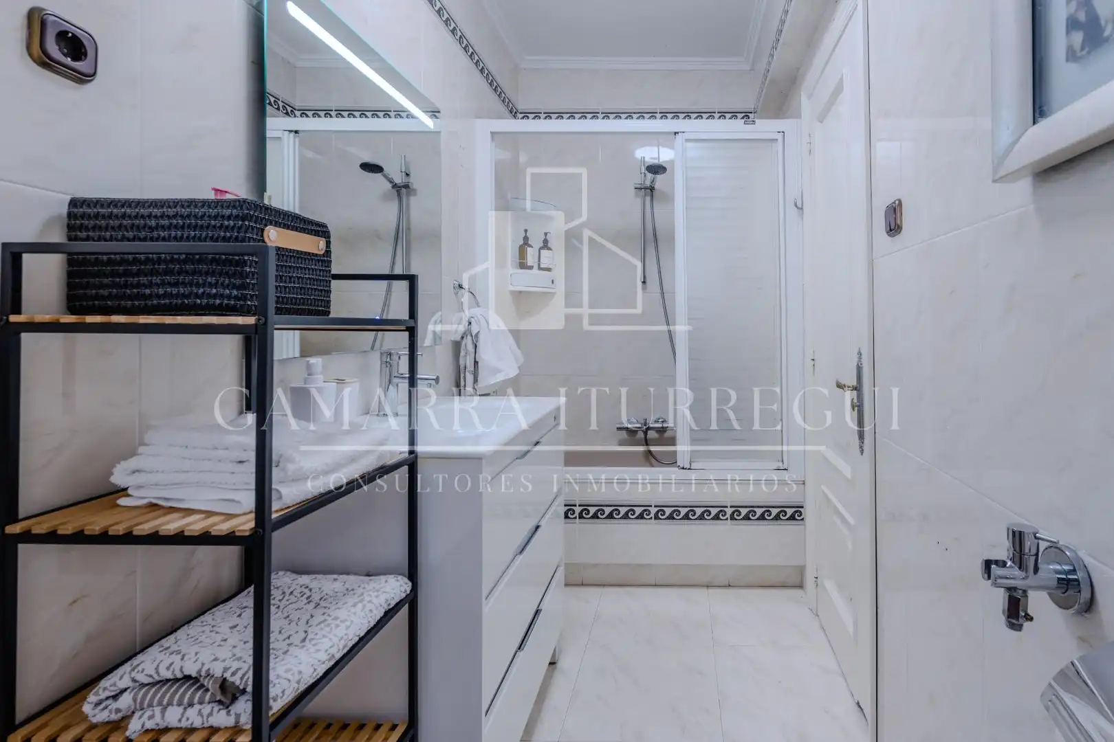 Baño de Piso en venta en Bermeo con Calefacción