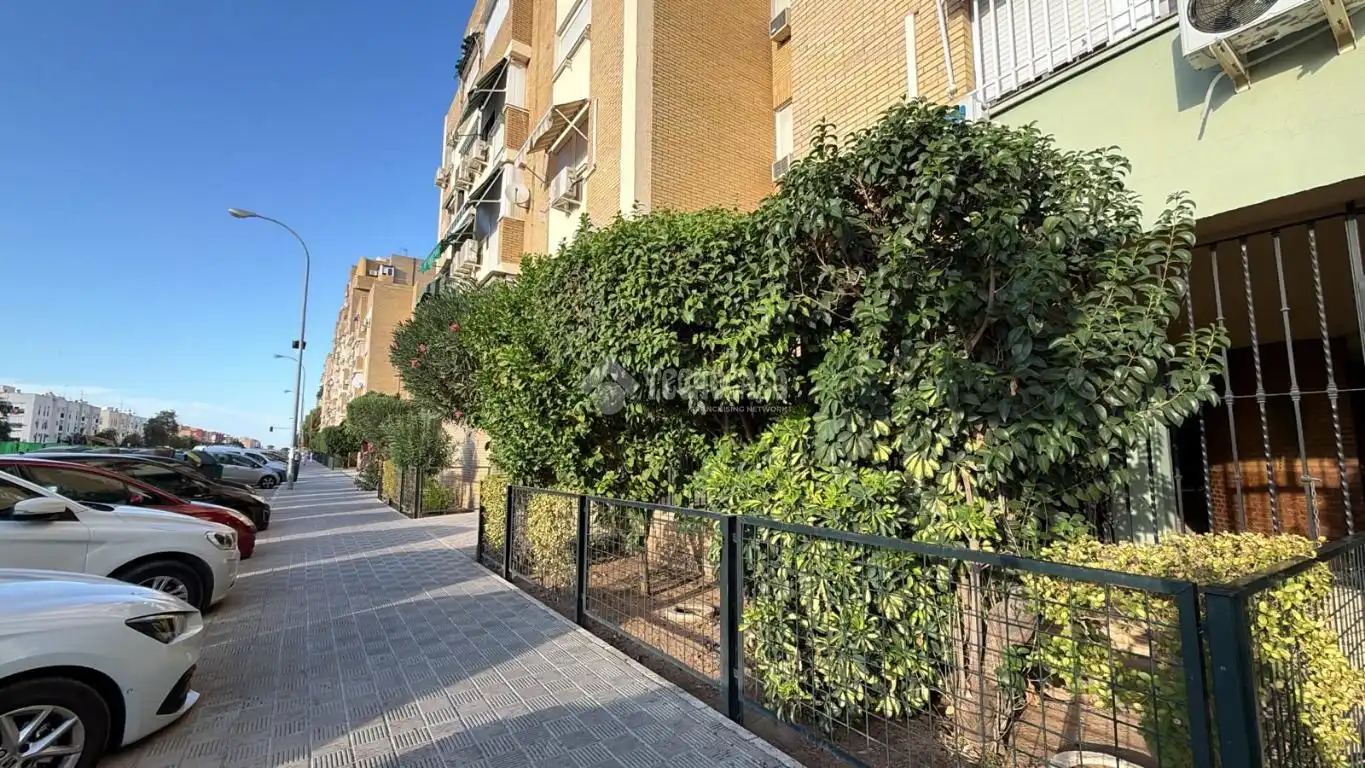 Vista exterior de Pis en venda en Sevilla amb Aire condicionat