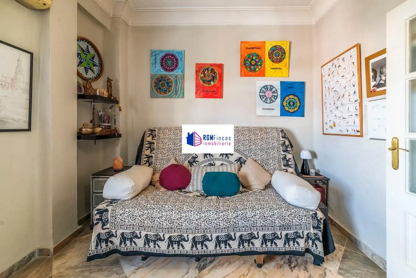 Living room of Flat for sale in Sevilla  with Air Conditioner and Storage room