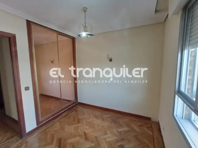 Bedroom of Flat for rent in Madrid  with Air Conditioner, Parquet flooring and Washing machine