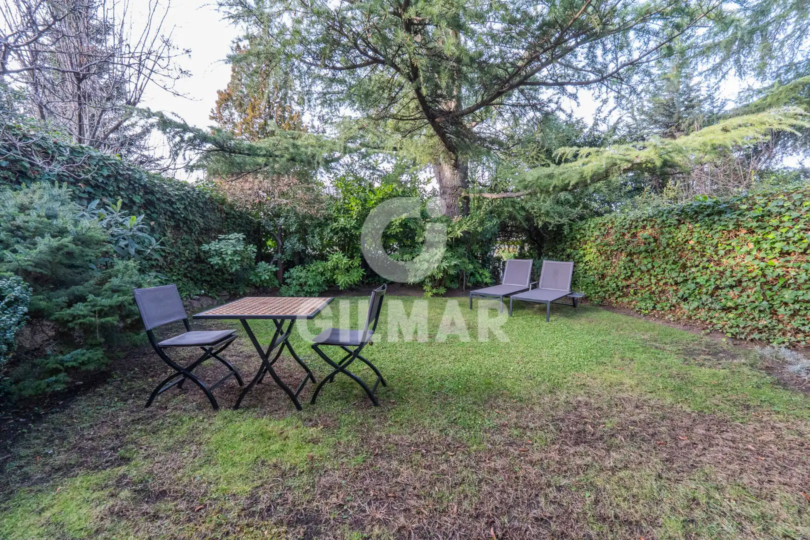 Garten von Einfamilien-Reihenhaus zum Verkauf in La Moraleja mit Klimaanlage, Heizung und Privatgarten