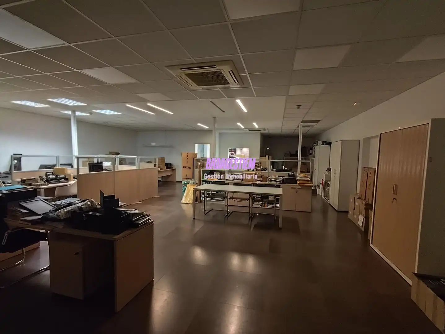 Fabrikhallen zur Miete in Badalona