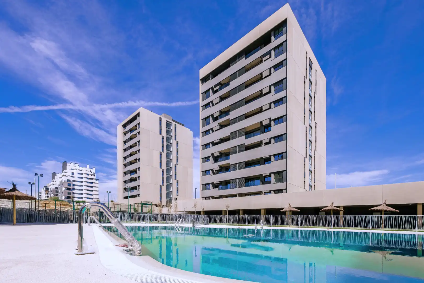Piscina de Pis en venda en Madrid amb Aire condicionat, Terrassa i Traster