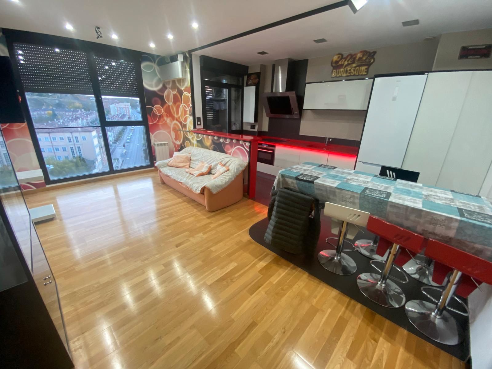 Living room of Flat for sale in Burgos Capital  with Heating, Parquet flooring and Terrace