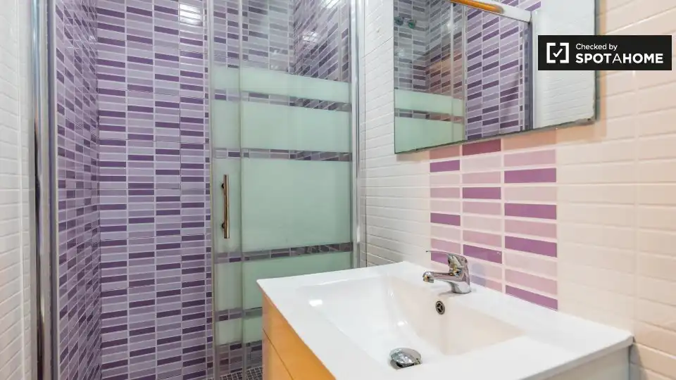 Baño de Piso para compartir en Valencia con Aire acondicionado, Calefacción y Amueblado
