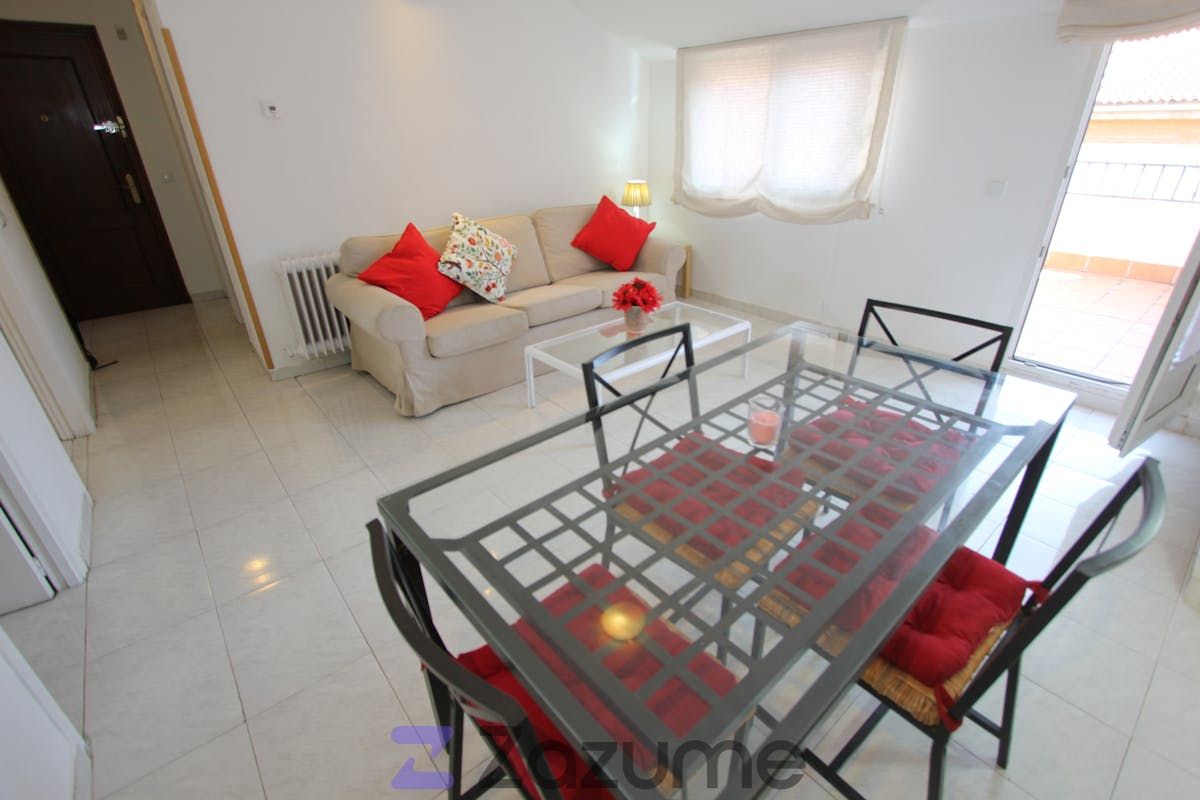 Dormitori de Pis de lloguer en Ávila Capital amb Terrassa, Moblat i Forn