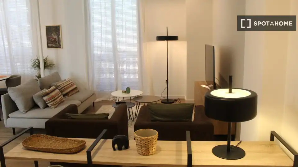 Appartamento con terrazza in affitto a L'Eixample, imagen 2