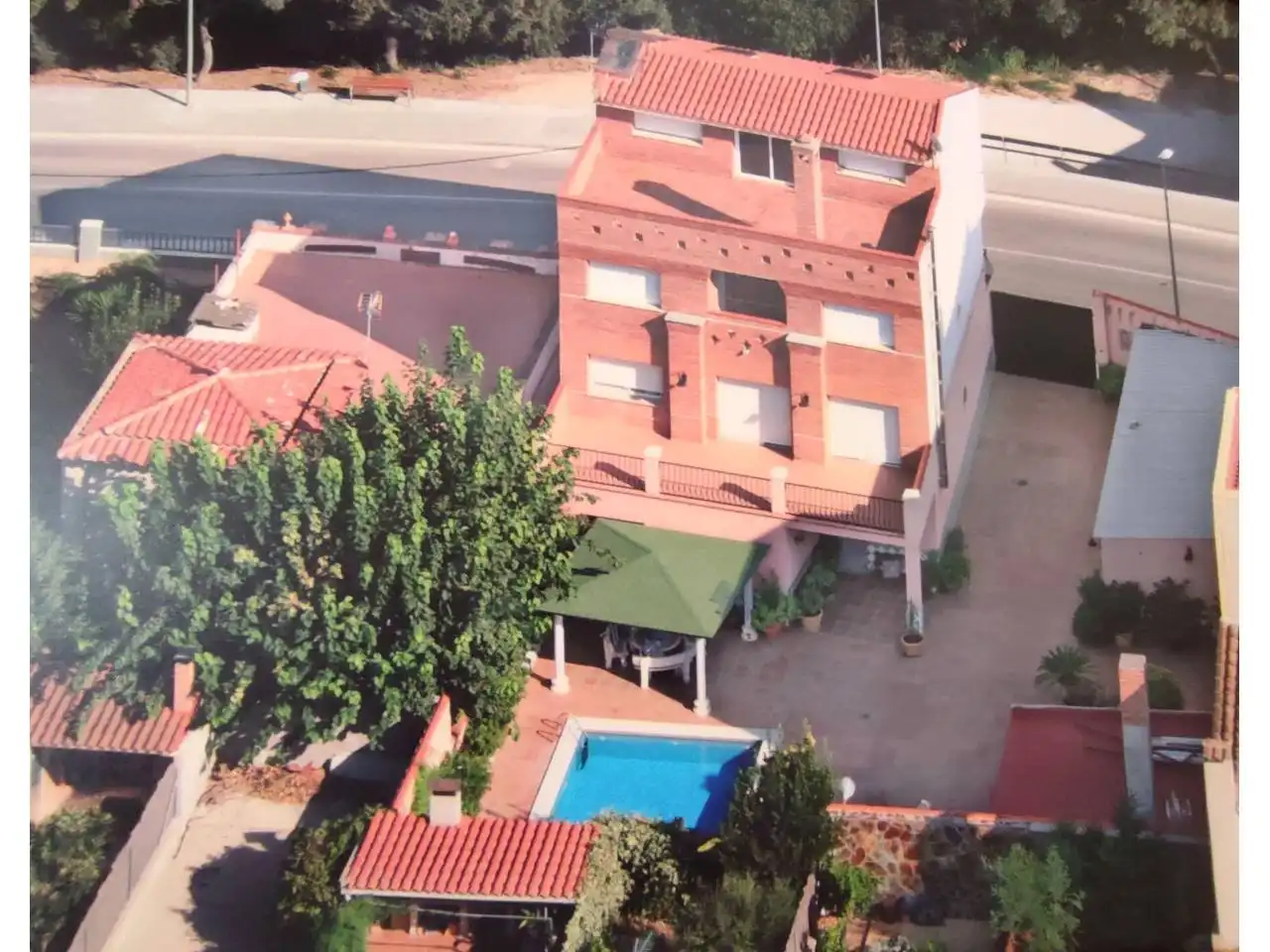 Vista exterior de Casa o xalet en venda en Torrelavit amb Calefacció, Jardí privat i Terrassa