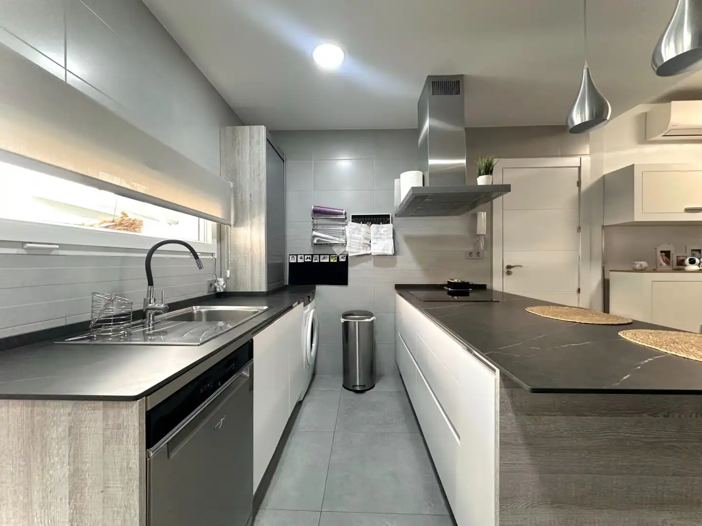 Cocina de Casa o chalet en venta en Churriana de la Vega con Aire acondicionado, Calefacción y Jardín privado