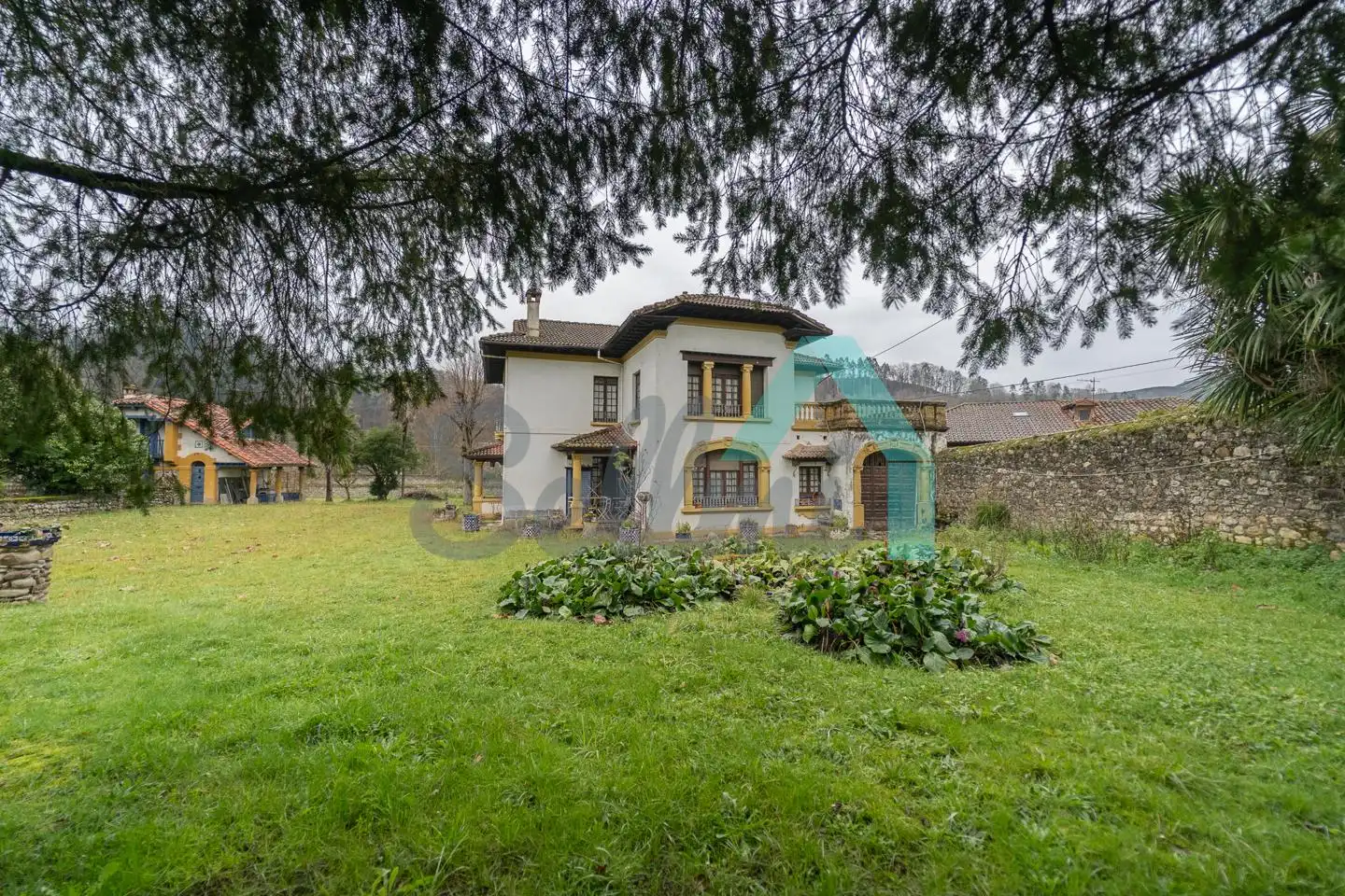 Vista exterior de Casa o xalet en venda en Piloña amb Jardí privat, Parquet i Terrassa