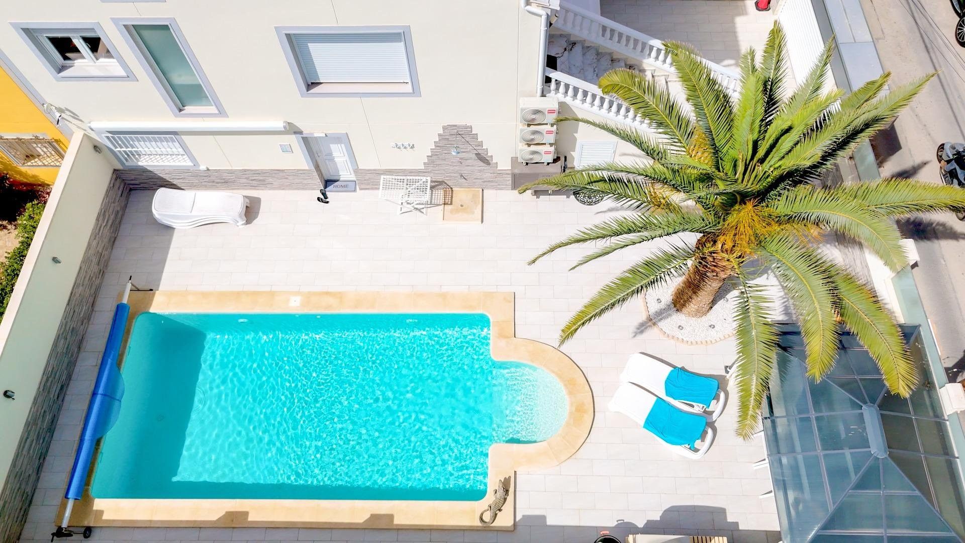 Swimming pool of Country house for sale in Torrevieja  with Air Conditioner, Private garden and Swimming Pool