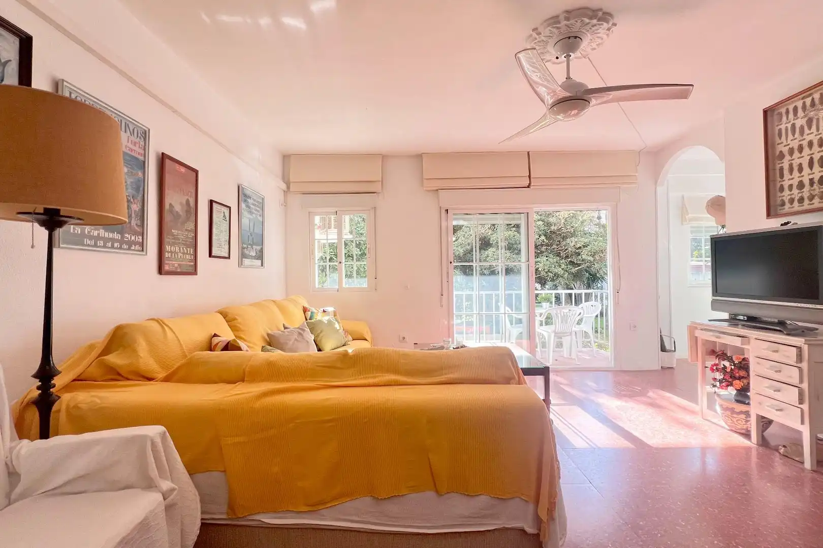 Piso en venta en Calle CIUDAD DE PORCUNA, La Carihuela - Los Nidos