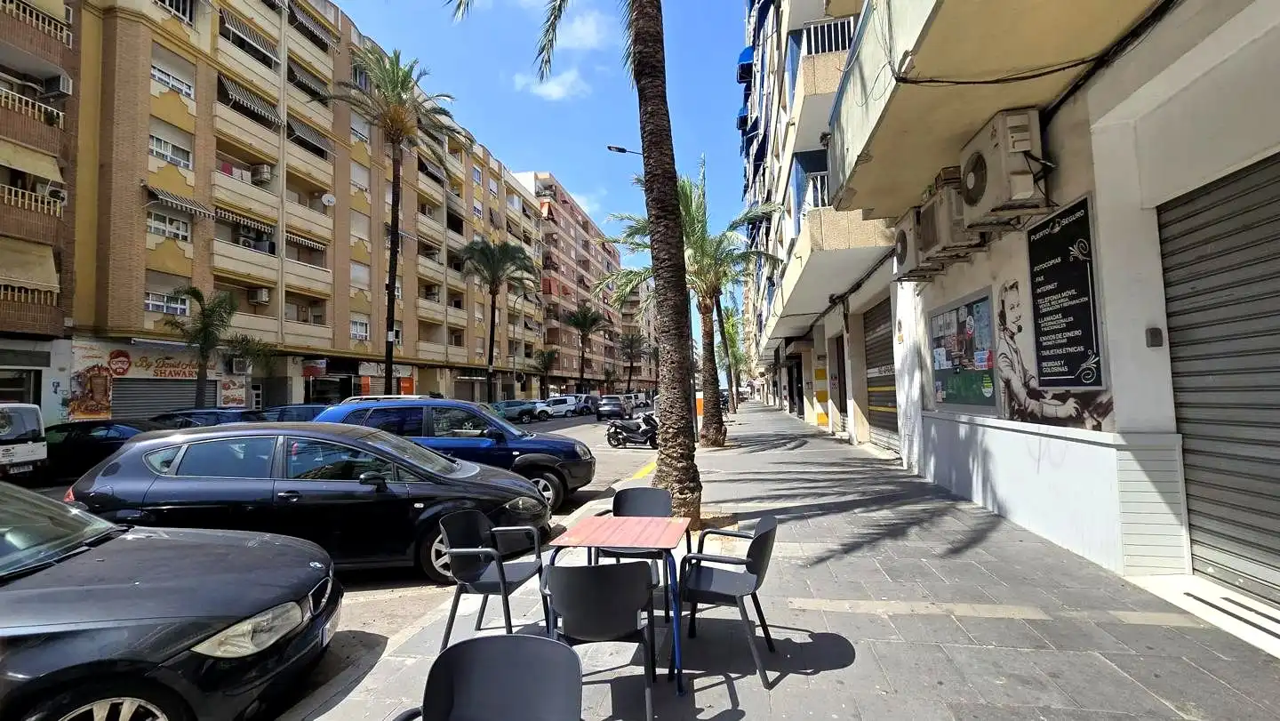 Außenansicht von Wohnung zur Miete in Gandia mit Klimaanlage, Terrasse und Möbliert