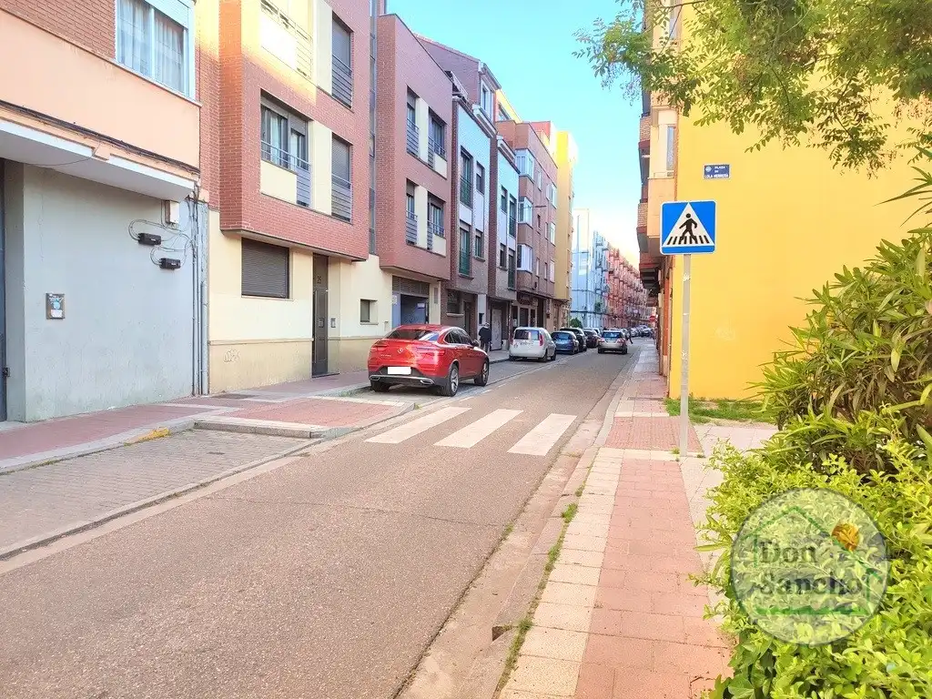 Vista exterior de Piso en venta en Valladolid con Calefacción y Balcón