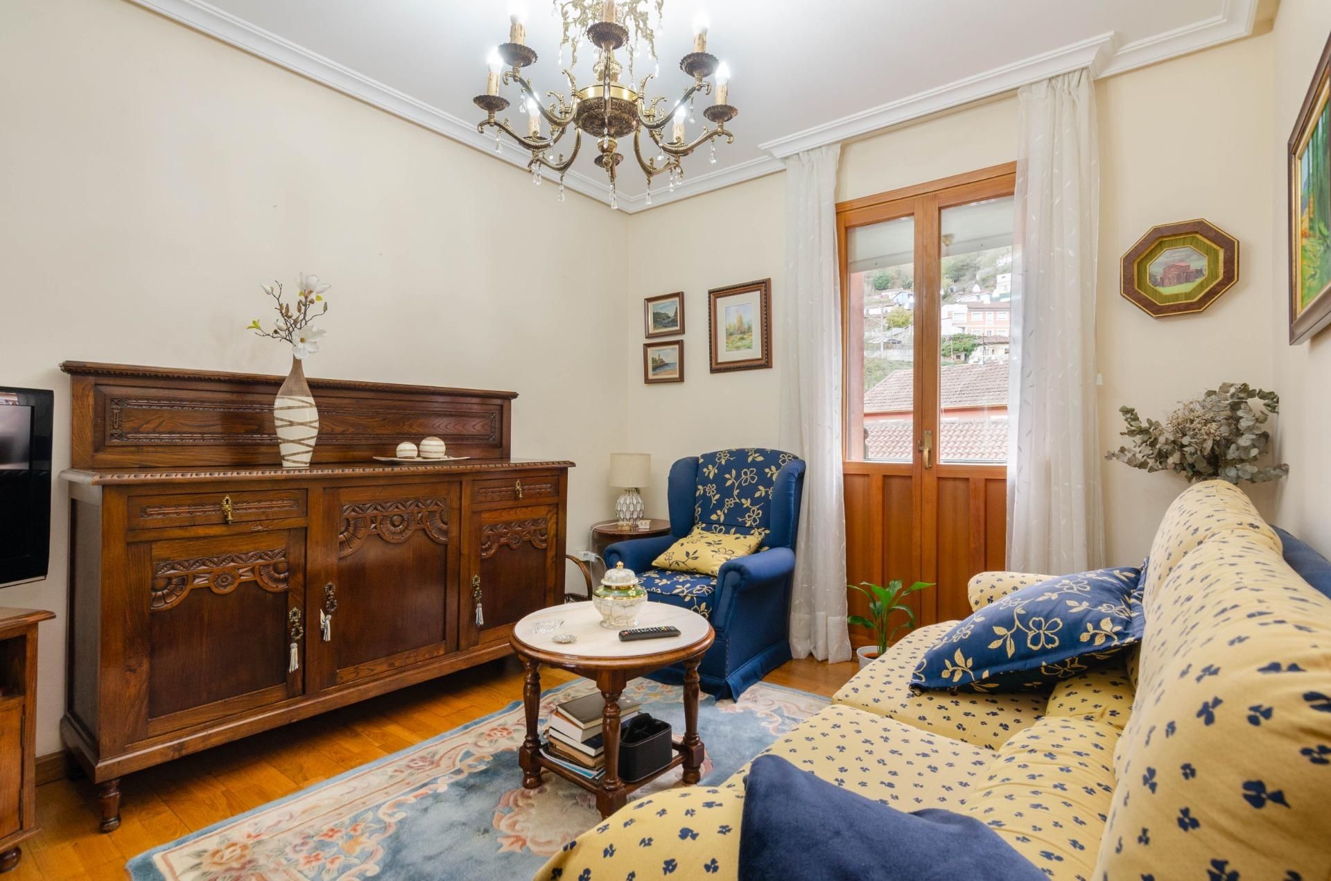 Sala de estar de Dúplex en venta en Mieres (Asturias) con Amueblado y Balcón