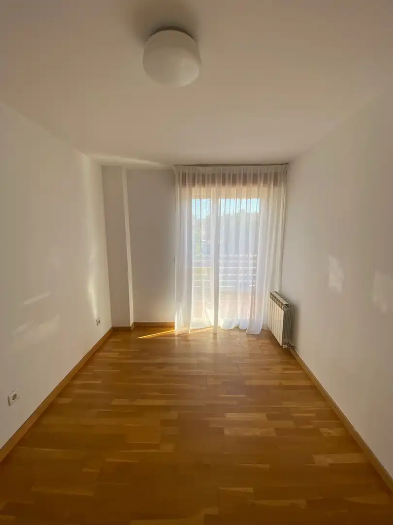 Dormitori de Casa adosada en venda en Zaragoza amb Terrassa i Piscina