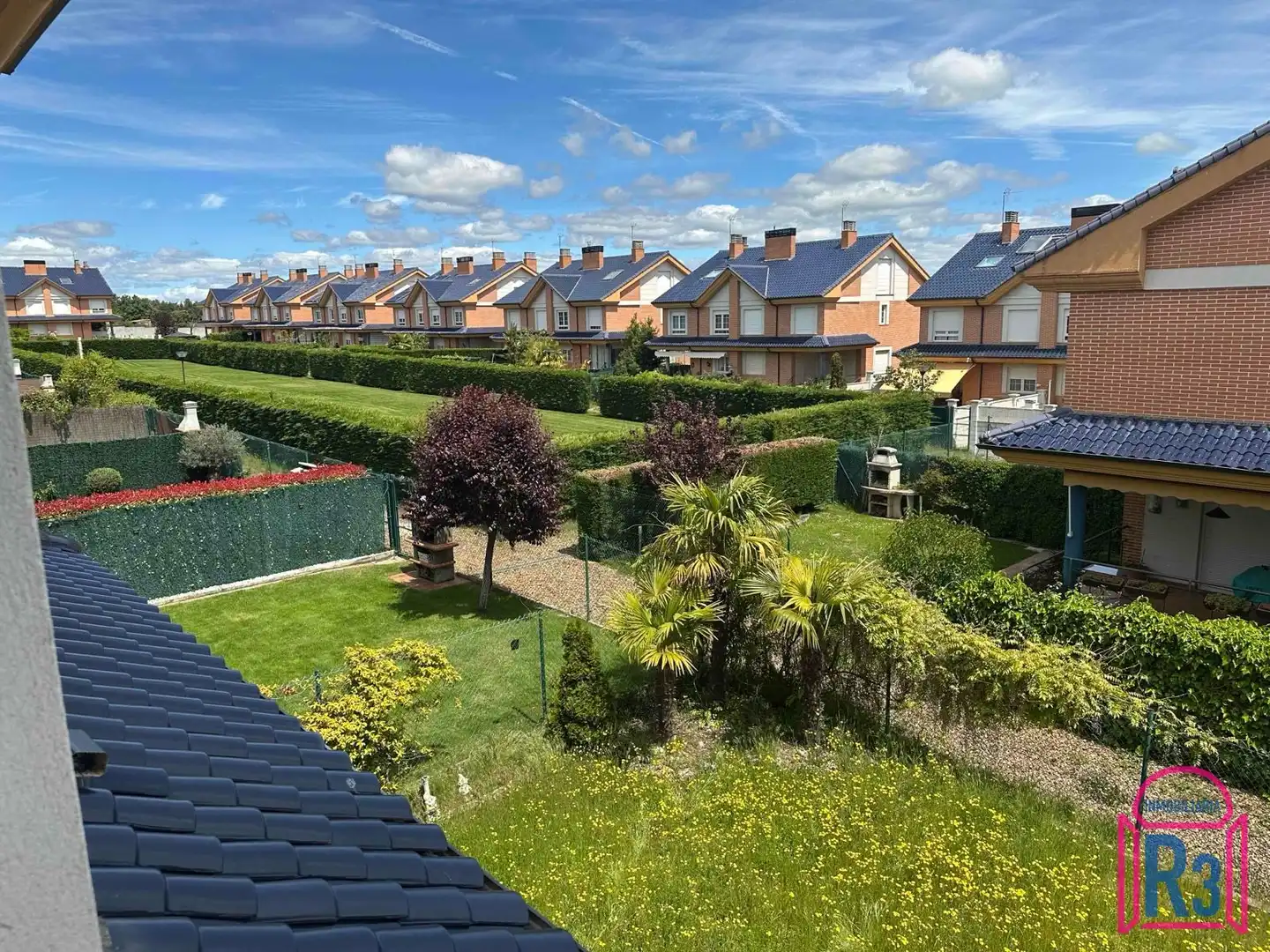 Jardín de Casa adosada en venta en Villaquilambre con Calefacción, Piscina y Amueblado