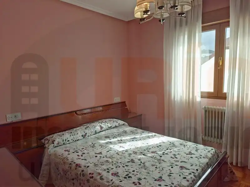Habitación de Piso de alquiler en Oviedo  con Calefacción, Amueblado y Lavadora