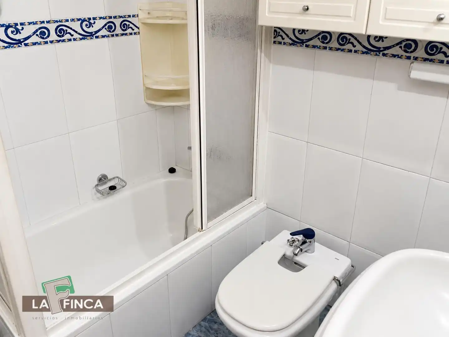 Bany de Pis en venda en Gijón  amb Calefacció i Terrassa