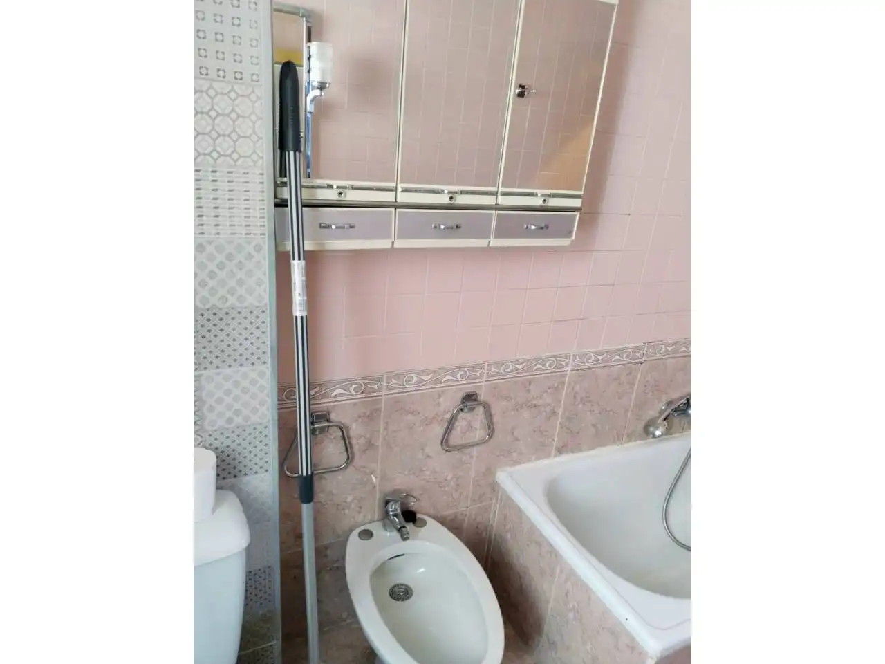Bathroom of Flat for rent in Burgos  with Heating, Parquet flooring and Terrace