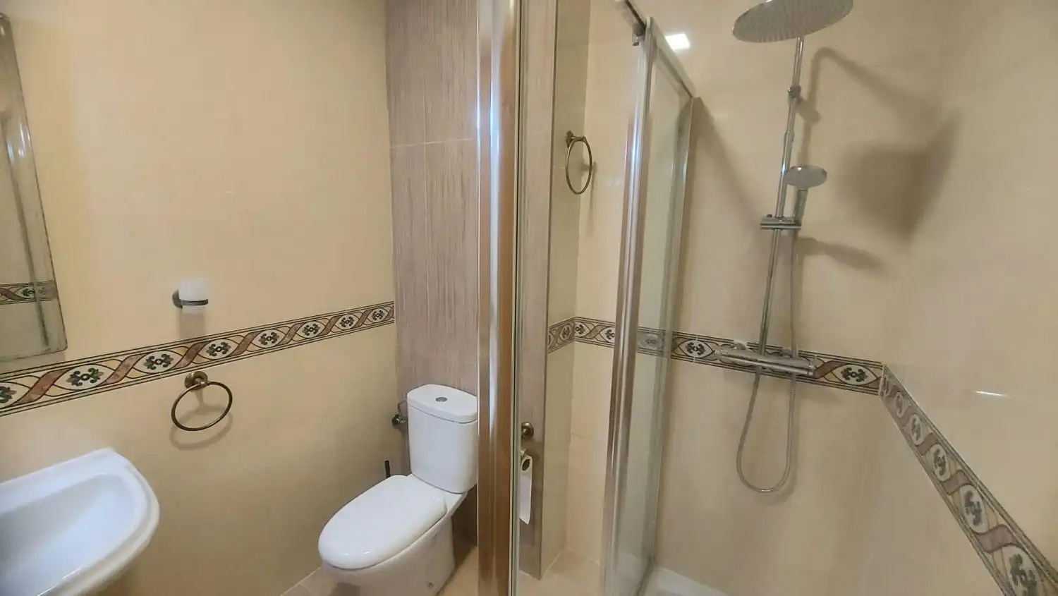 Baño de Piso en venta en Jaén con Aire acondicionado, Calefacción y Amueblado