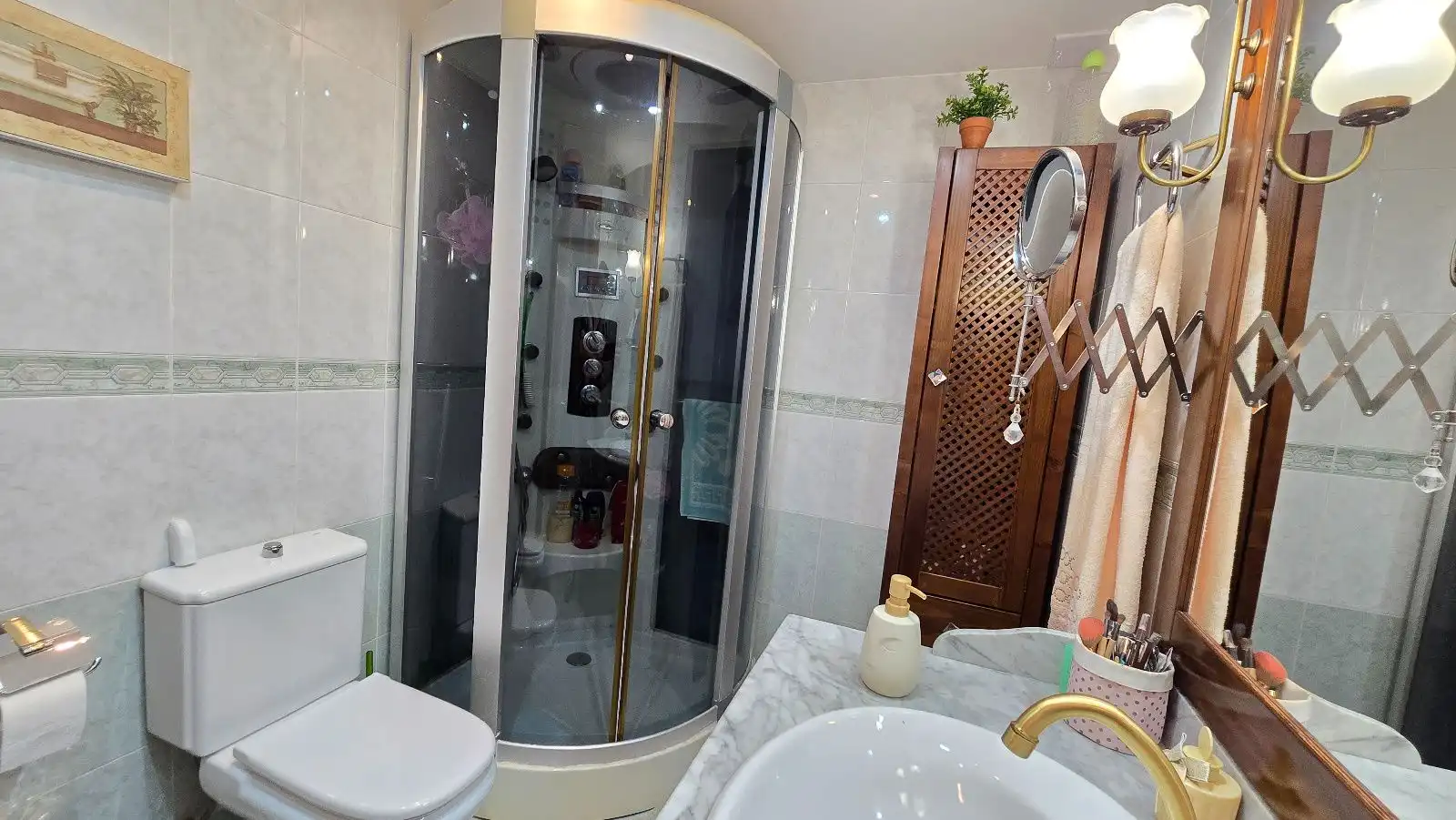 Badezimmer von Einfamilien-Reihenhaus zum Verkauf in Málaga mit Klimaanlage, Heizung und Schwimmbad