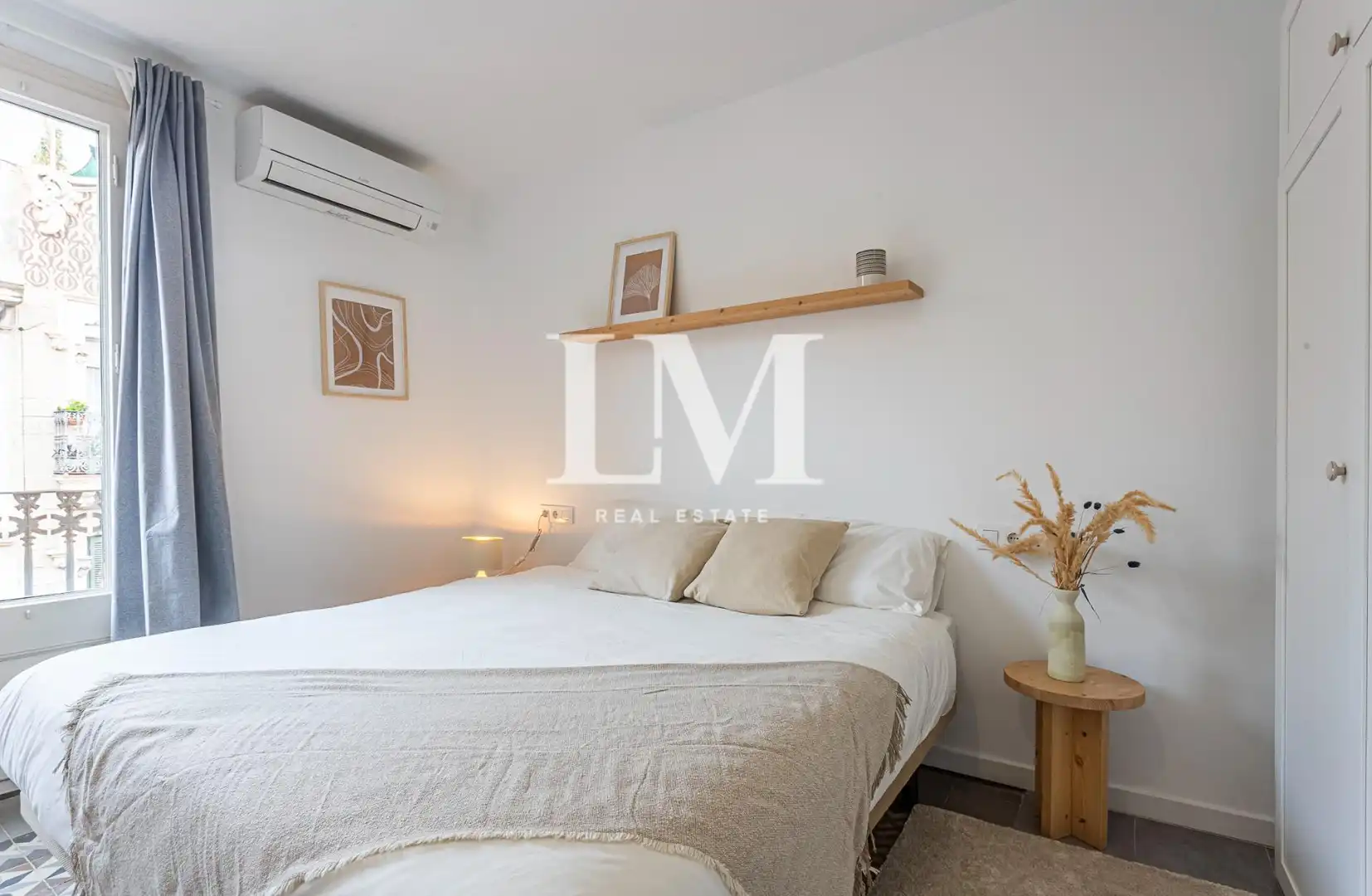 Dormitori de Apartament de lloguer en Barcelona amb Aire condicionat, Calefacció i Moblat