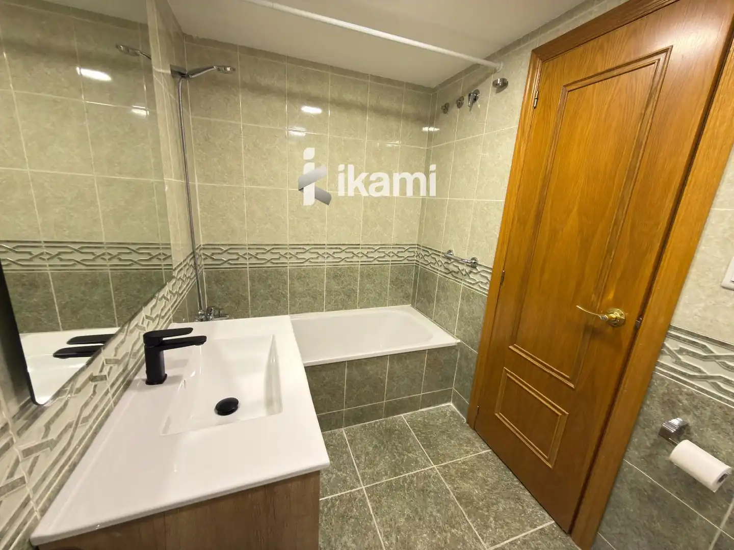 Baño de Piso en venta en Valencia con Aire acondicionado, Terraza y Piscina