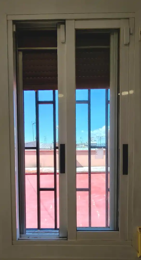 Vista exterior de Ático en venta en L'Hospitalet de Llobregat con Parquet, Terraza y Trastero