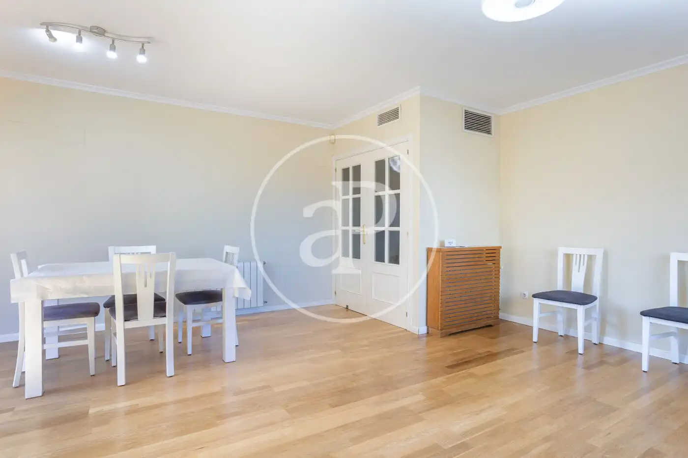 Wohnzimmer von Wohnung zur Miete in Valencia mit Klimaanlage, Heizung und Privatgarten