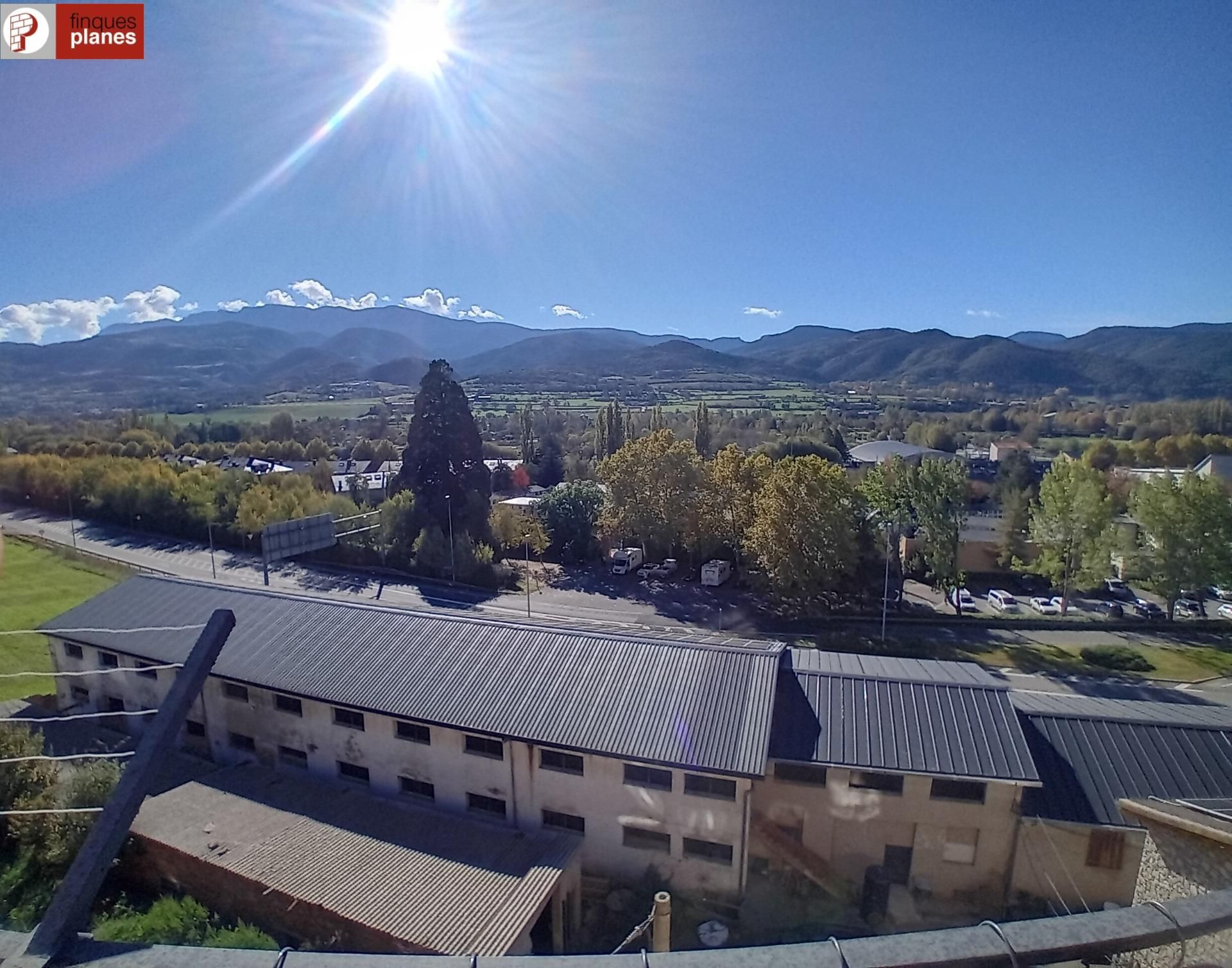 Vista exterior de Dúplex en venda en La Seu d'Urgell amb Calefacció i Balcó