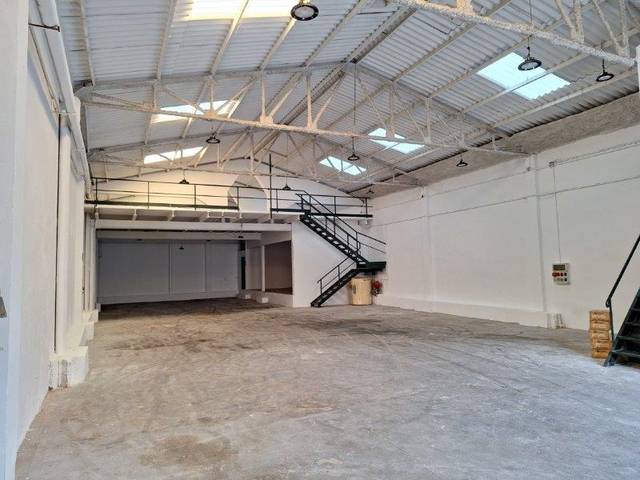 Nave industrial en Alquiler en Distrito Zeta - Recinto Ferial Cortijo de Torres