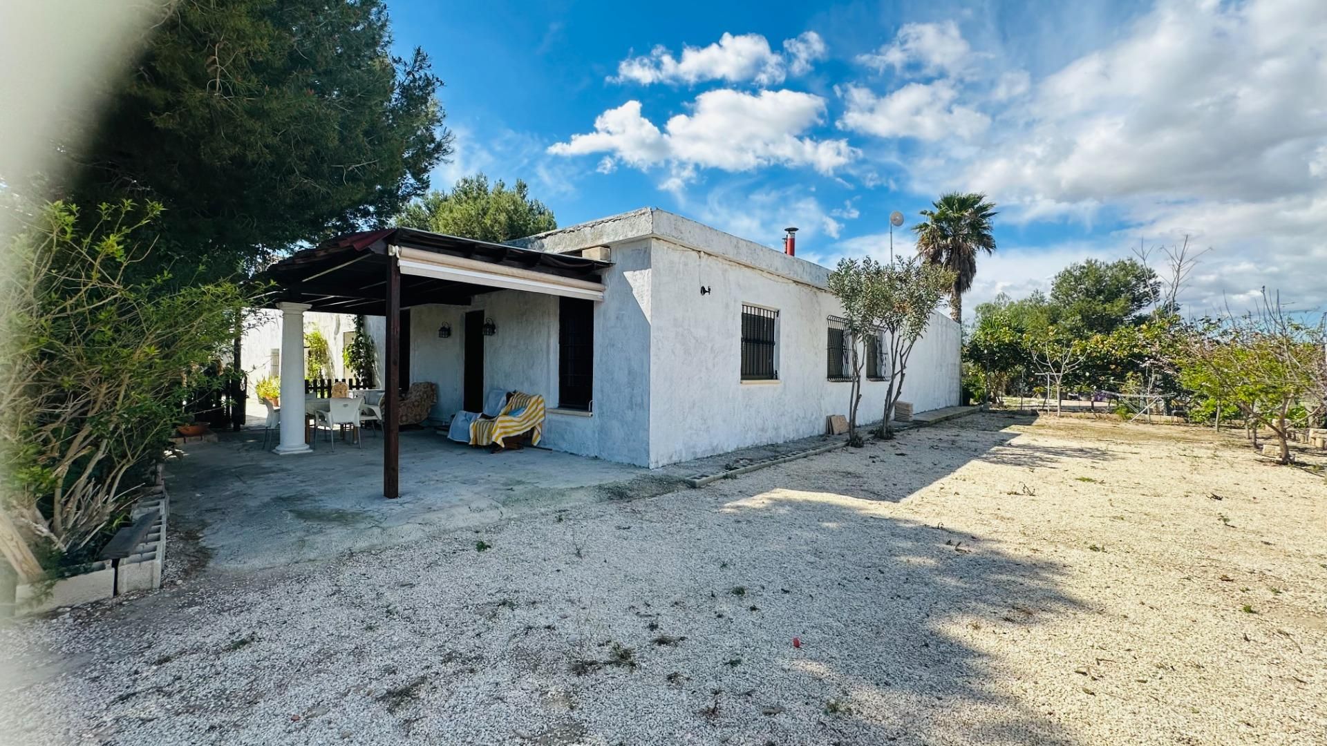 Vista exterior de Casa o xalet en venda en Elche / Elx amb Jardí privat, Traster i Piscina