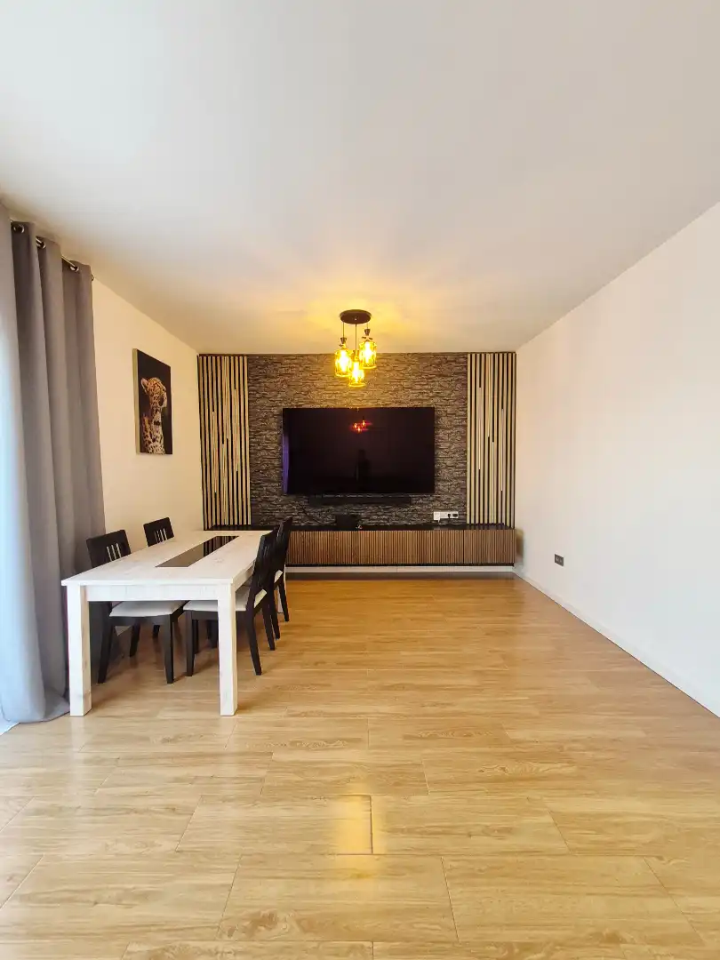 Sala d'estar de Casa adosada en venda en Yuncos amb Calefacció, Jardí privat i Terrassa