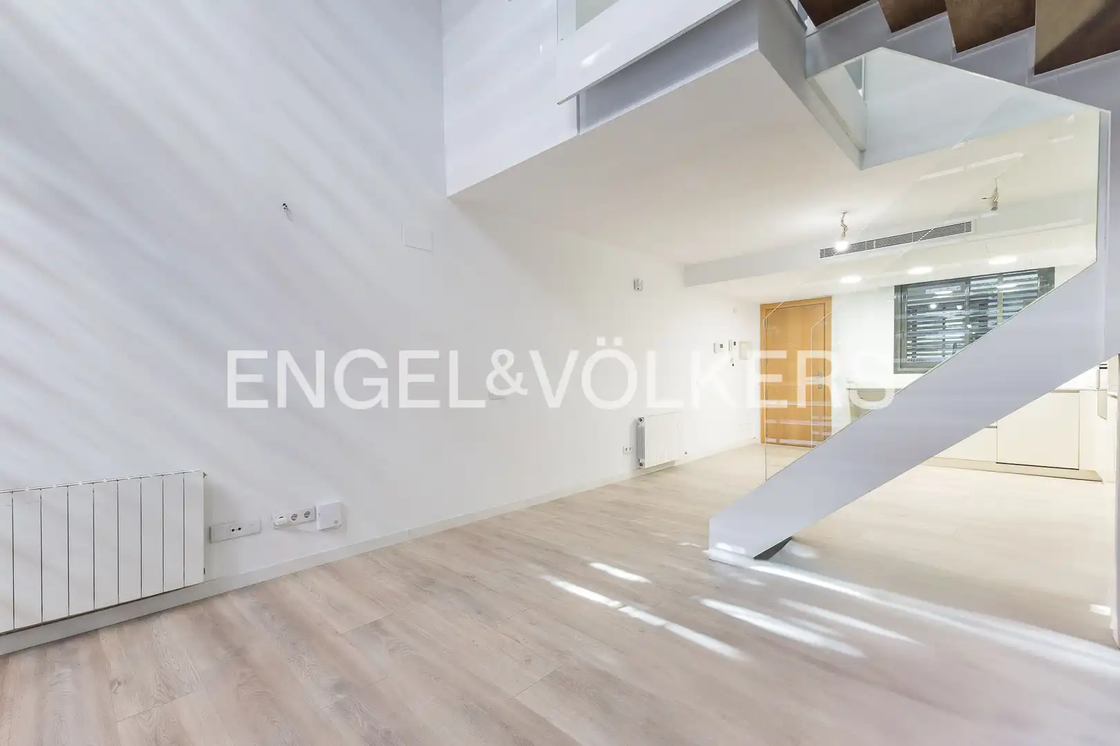 Sala d'estar de Dúplex en venda en Barcelona amb Aire condicionat, Calefacció i Jardí privat