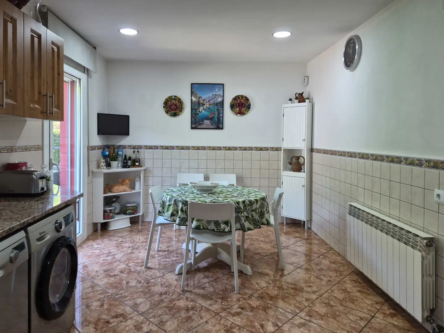 Cuina de Casa adosada en venda en Ripoll amb Calefacció, Jardí privat i Terrassa