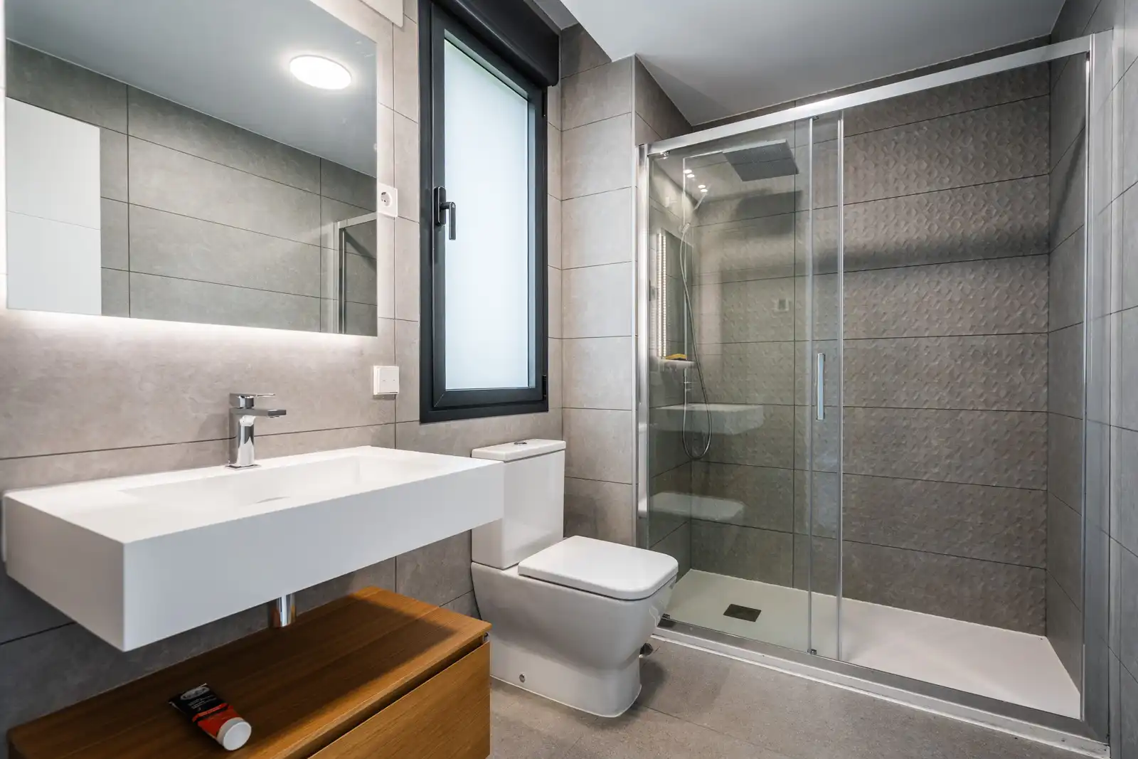 Bathroom of Houses for sale in Villanueva de la Cañada  with Air Conditioner, Heating and Private garden