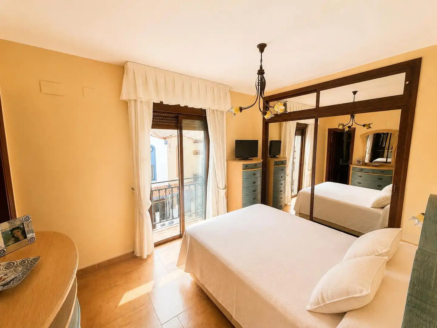 Dormitori de Casa adosada en venda en Benalmádena amb Aire condicionat i Terrassa