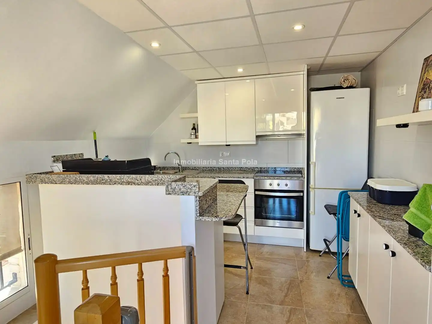 Küche von Dachboden zum Verkauf in Santa Pola mit Klimaanlage, Heizung und Terrasse