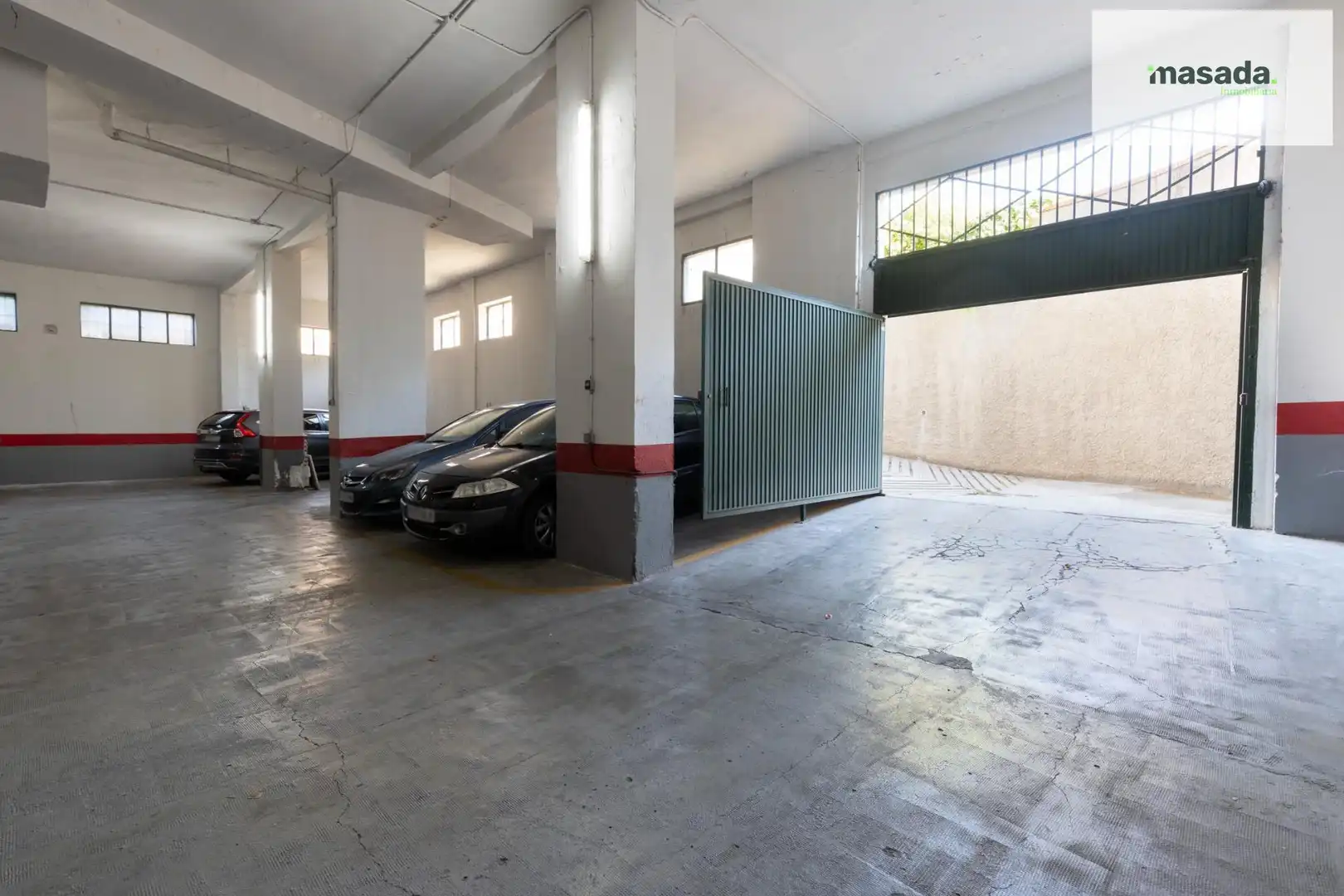 Parkplatz von Wohnung zum Verkauf in Granada mit Klimaanlage, Heizung und Balkon