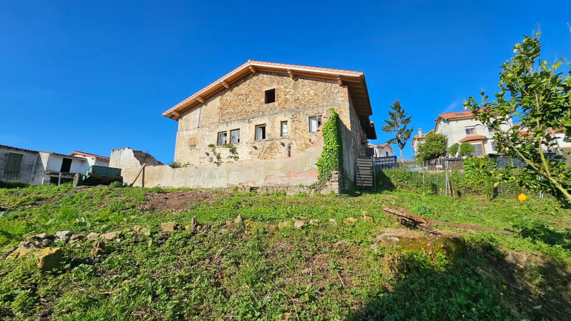 Außenansicht von Haus oder Chalet zum Verkauf in Limpias mit Privatgarten und Balkon